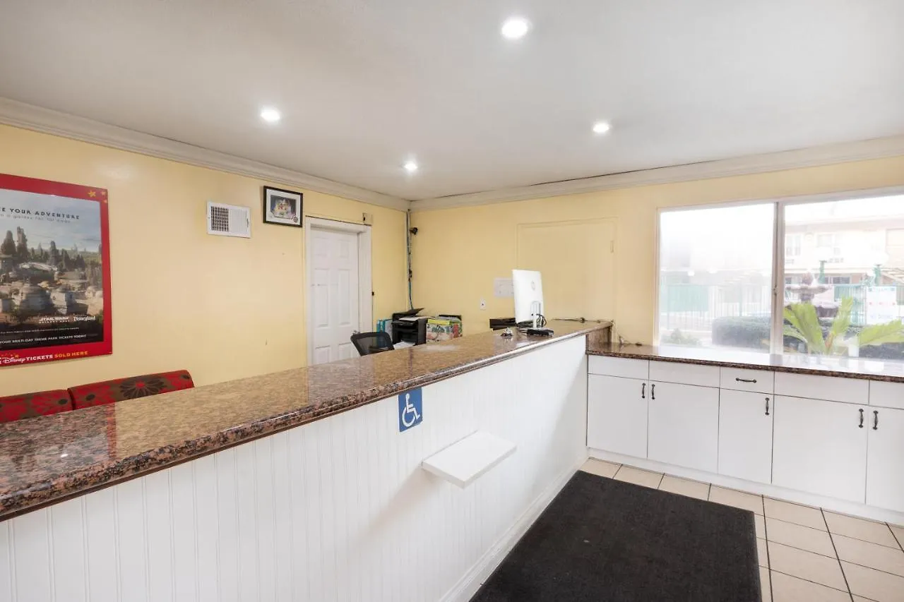 Americas Best Value Inn & Suites Anaheim 2*,