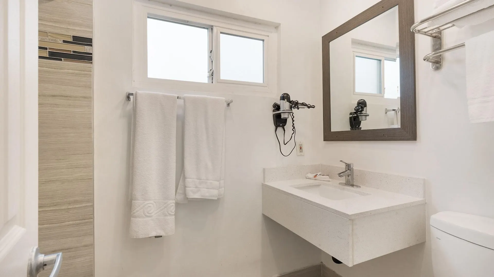 Americas Best Value Inn & Suites Anaheim Hotel
