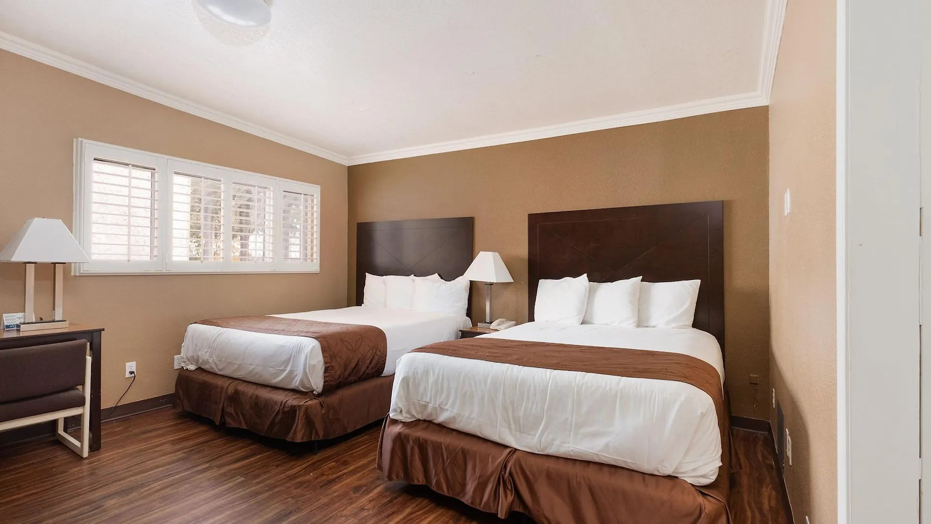 Americas Best Value Inn & Suites Anaheim 2*,