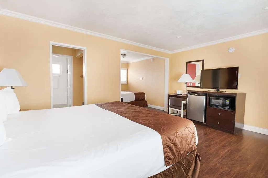 Americas Best Value Inn & Suites Anaheim 2*,